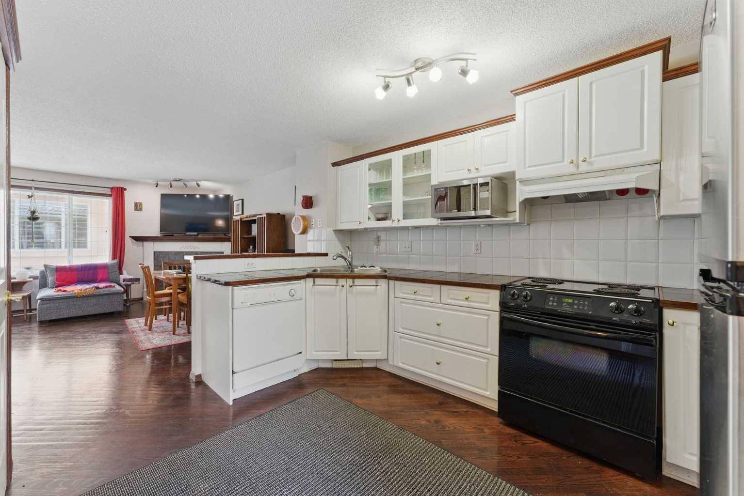 Calgary, AB T3Y 3Y9,206 Coral CV NE