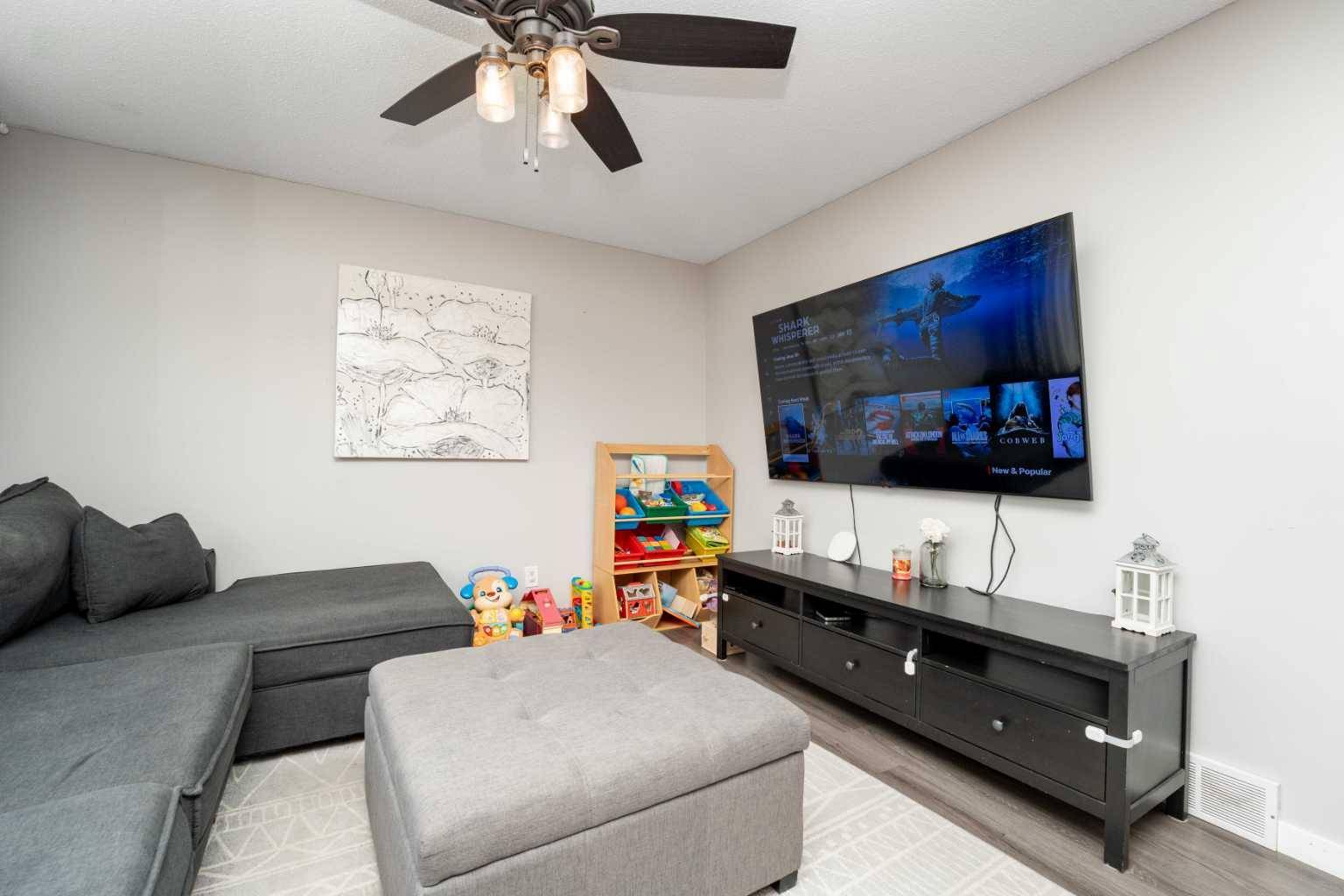 Calgary, AB T1Y 2M6,402 Pinehill RD Northeast