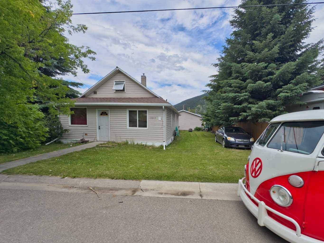 13205 15 AVE, Blairmore, AB T0K0E0