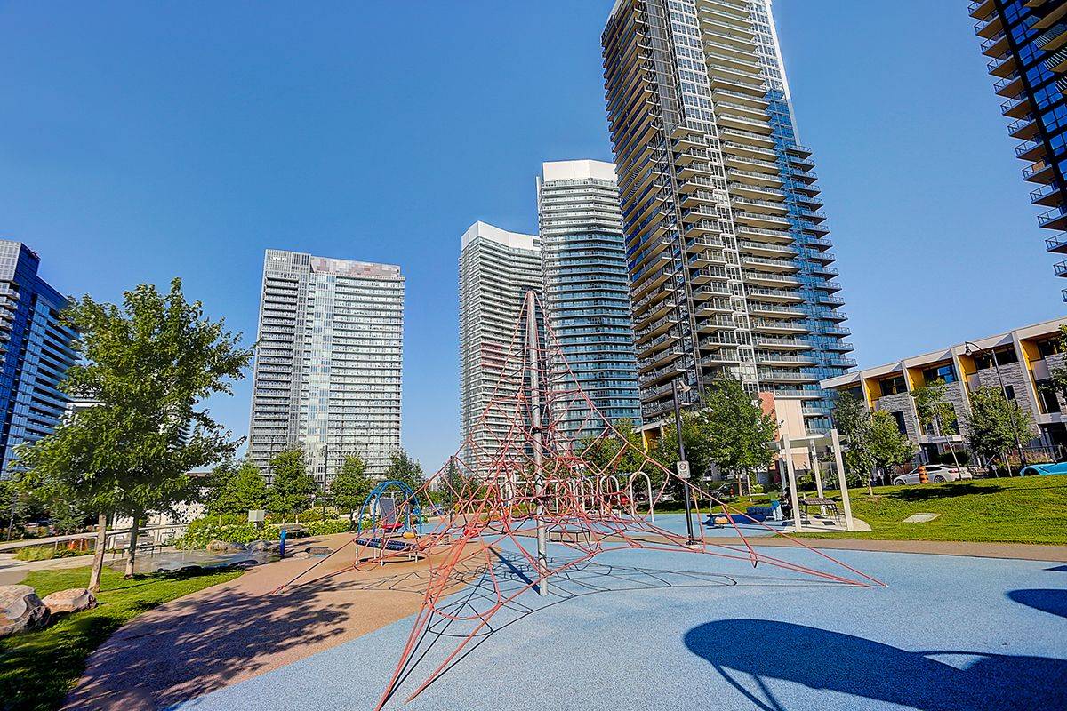 Toronto C15, ON M2K 0H1,85 Mcmahon DR #707
