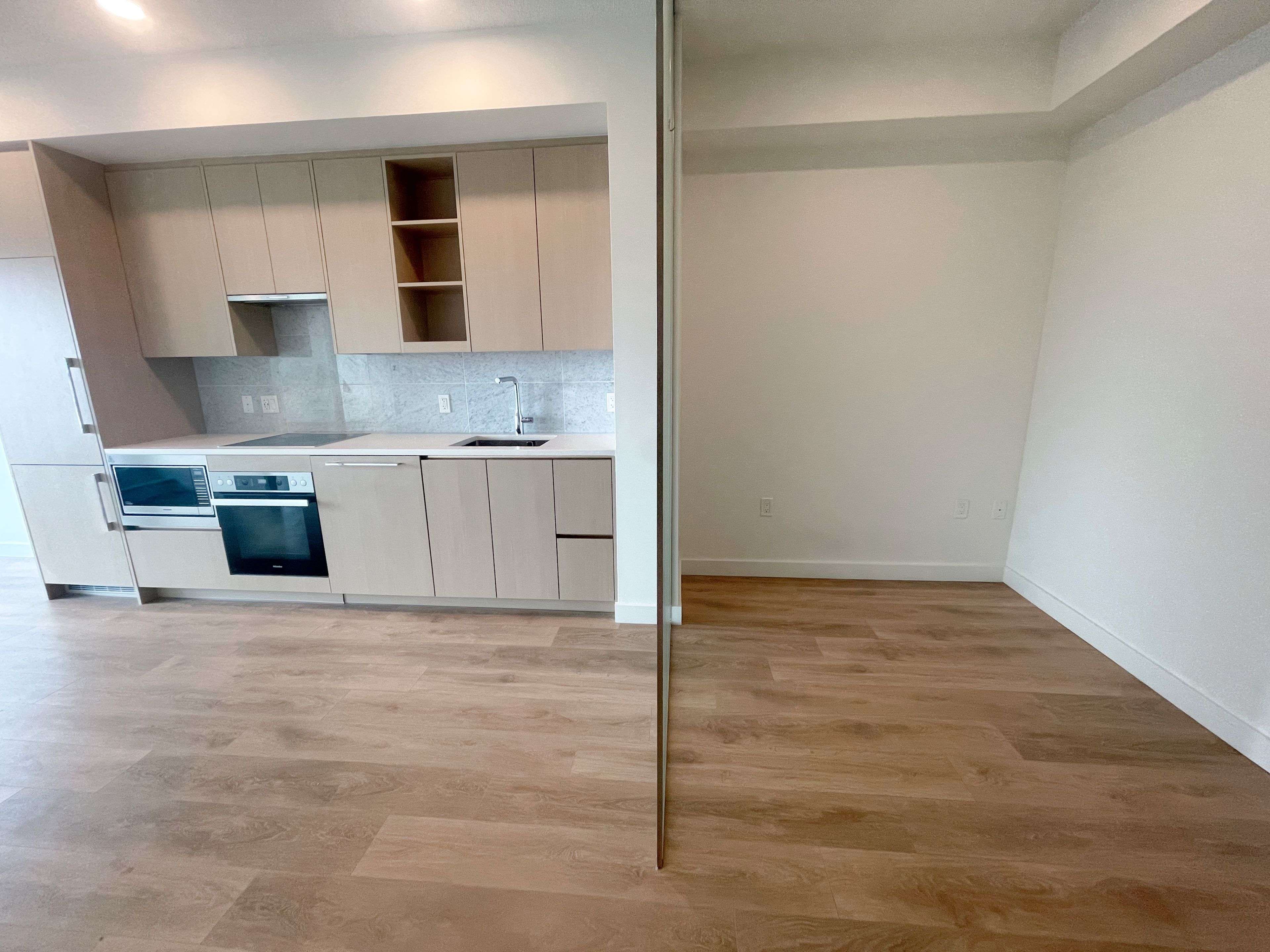 Toronto C15, ON M2K 0H1,85 Mcmahon DR #707