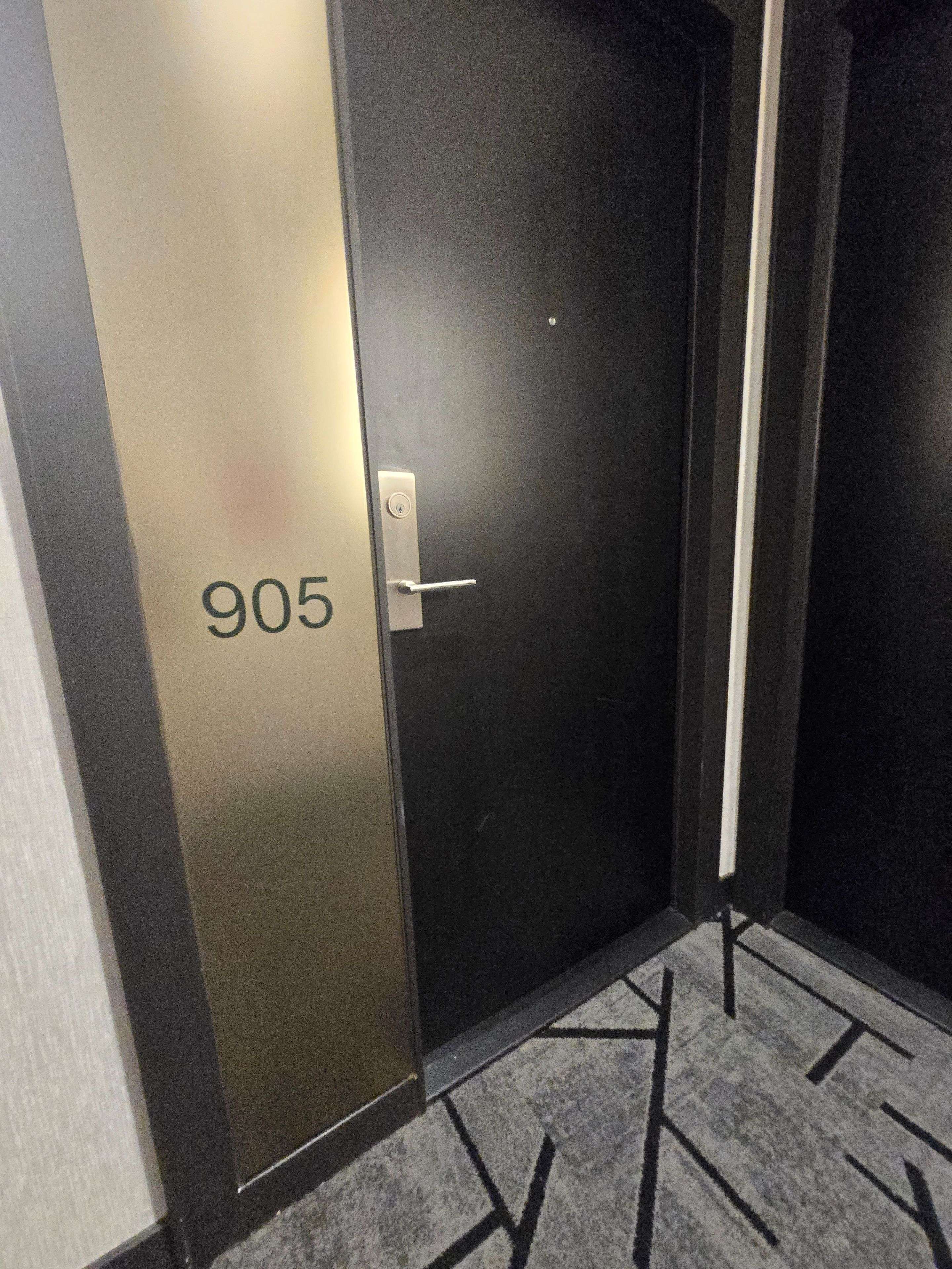 Toronto C10, ON M4P 0A5,88 Broadway AVE W #905