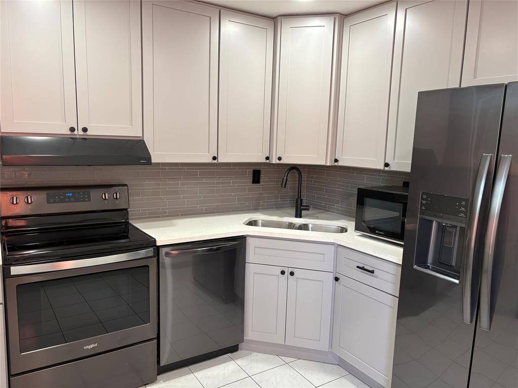 5812 NW 16th St #29, Lauderhill, FL 33313