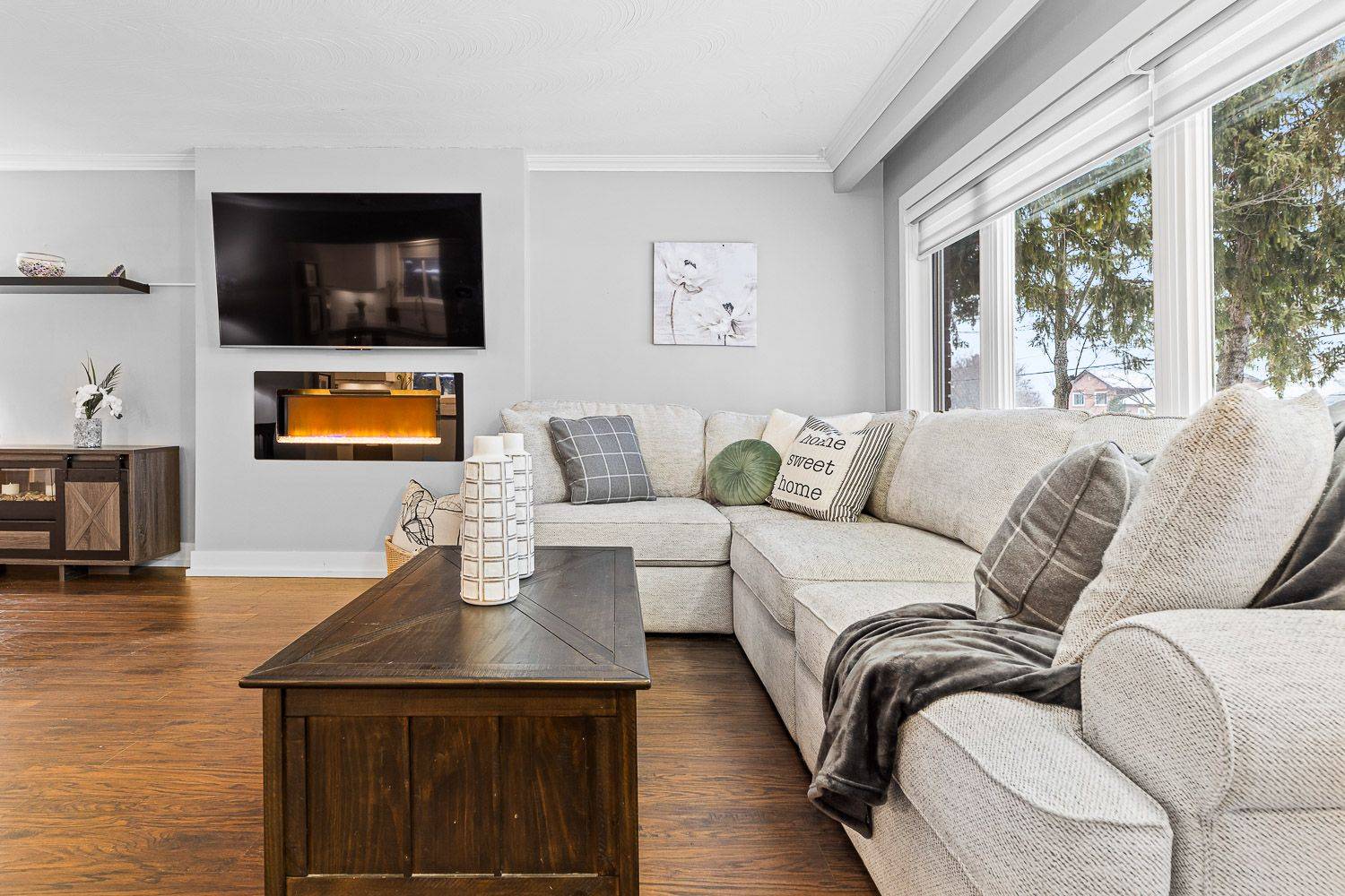 Bradford West Gwillimbury, ON L3Z 1R2,206 Church ST