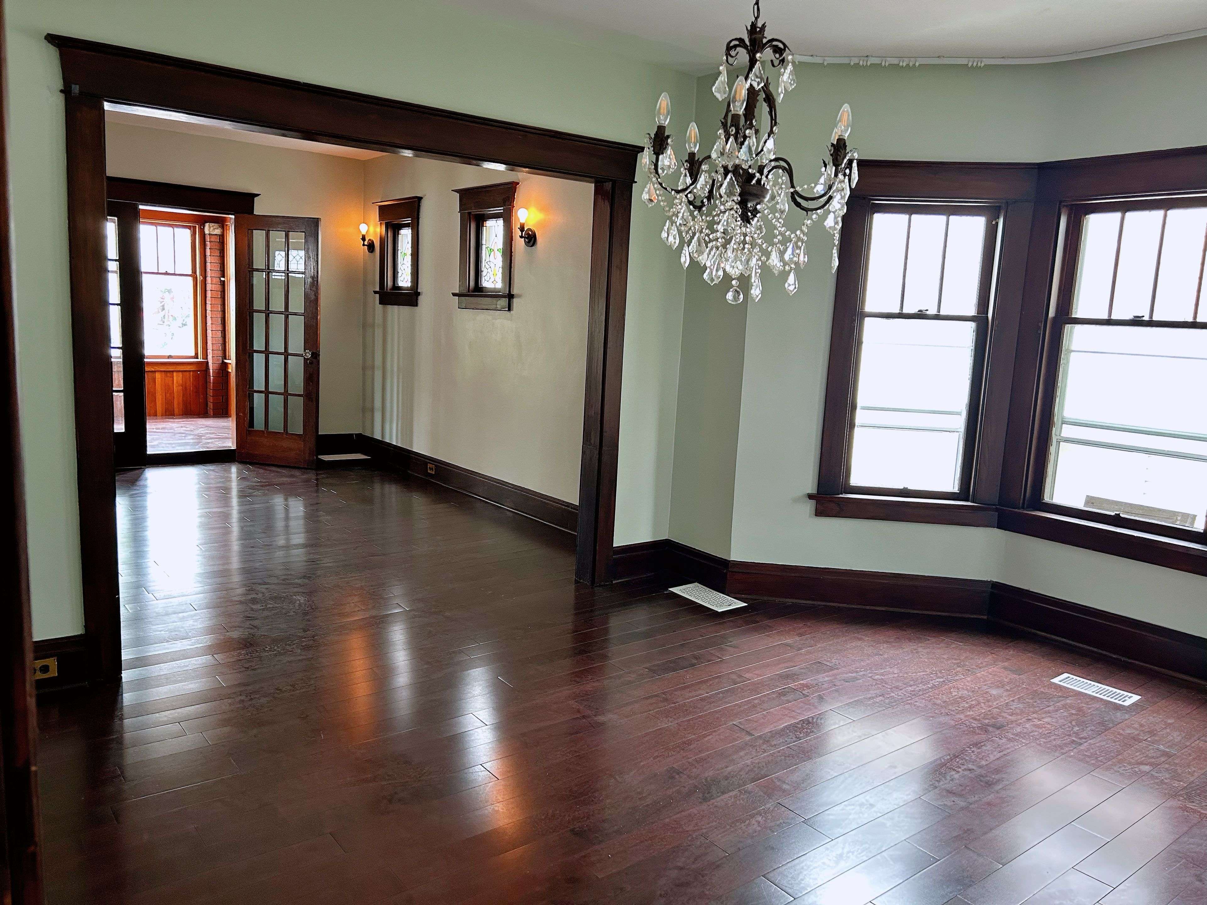 Niagara Falls, ON L2E 1P6,5135 Mcrae ST