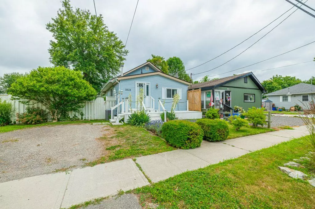 Fort Erie, ON L0S 1B0,3828 Roxborough AVE