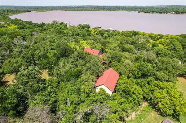 213 Eagle Point N, Azle, TX 76020