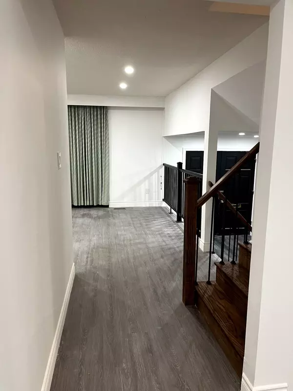 Oshawa, ON L1H 6X1,50 Oakdale DR