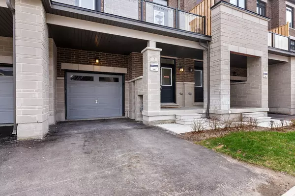 Vaughan, ON L4H 5G2,7 Holyrood CRES