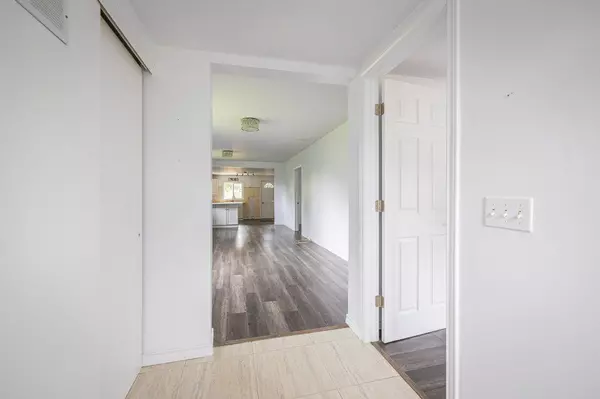 Fort Erie, ON L0S 1B0,3828 Roxborough AVE
