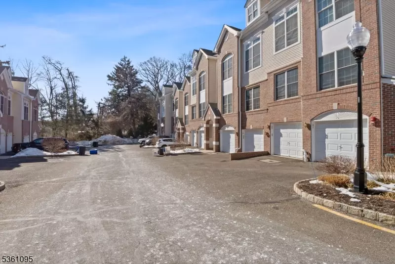3 Ashley Ct #702, Hawthorne Boro, NJ 07506