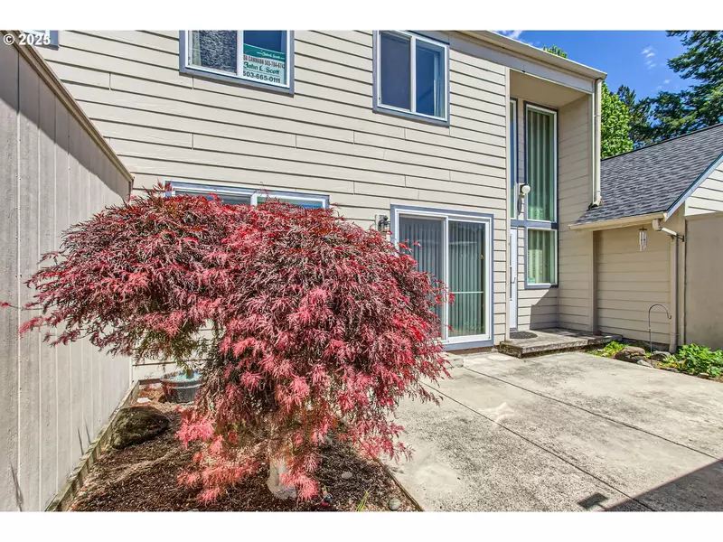 220 NE VILLAGE SQUIRE AVE, Gresham, OR 97030