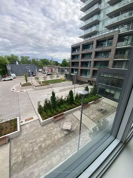 185 Deerfield RD #219, Newmarket, ON L3Y 0G7