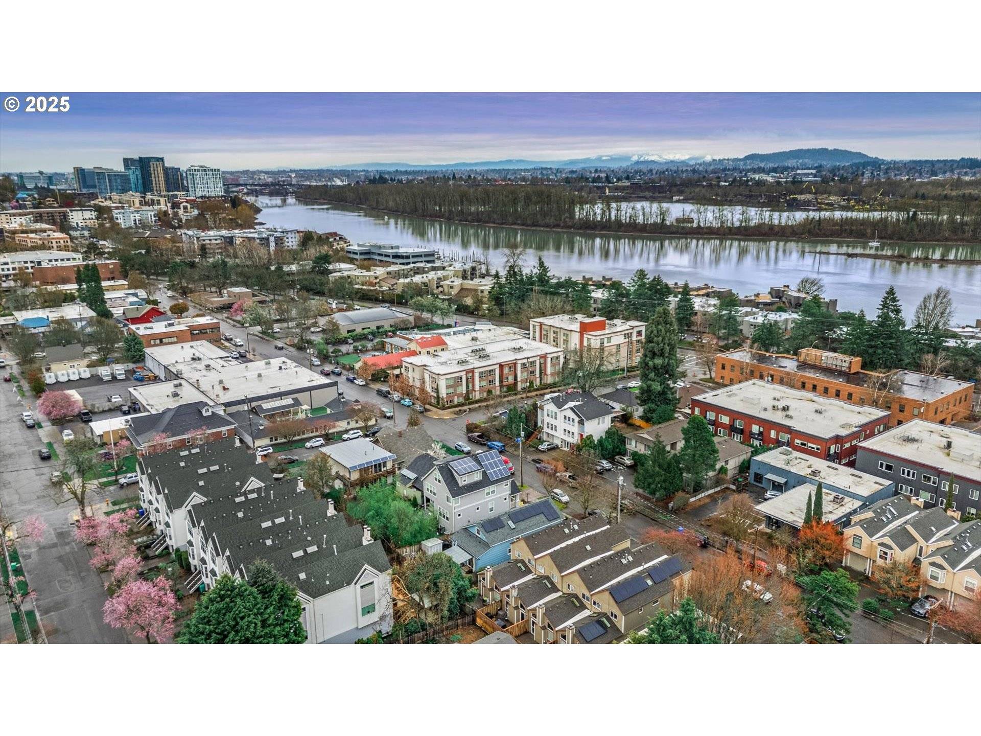 Portland, OR 97239,5951 S HOOD AVE
