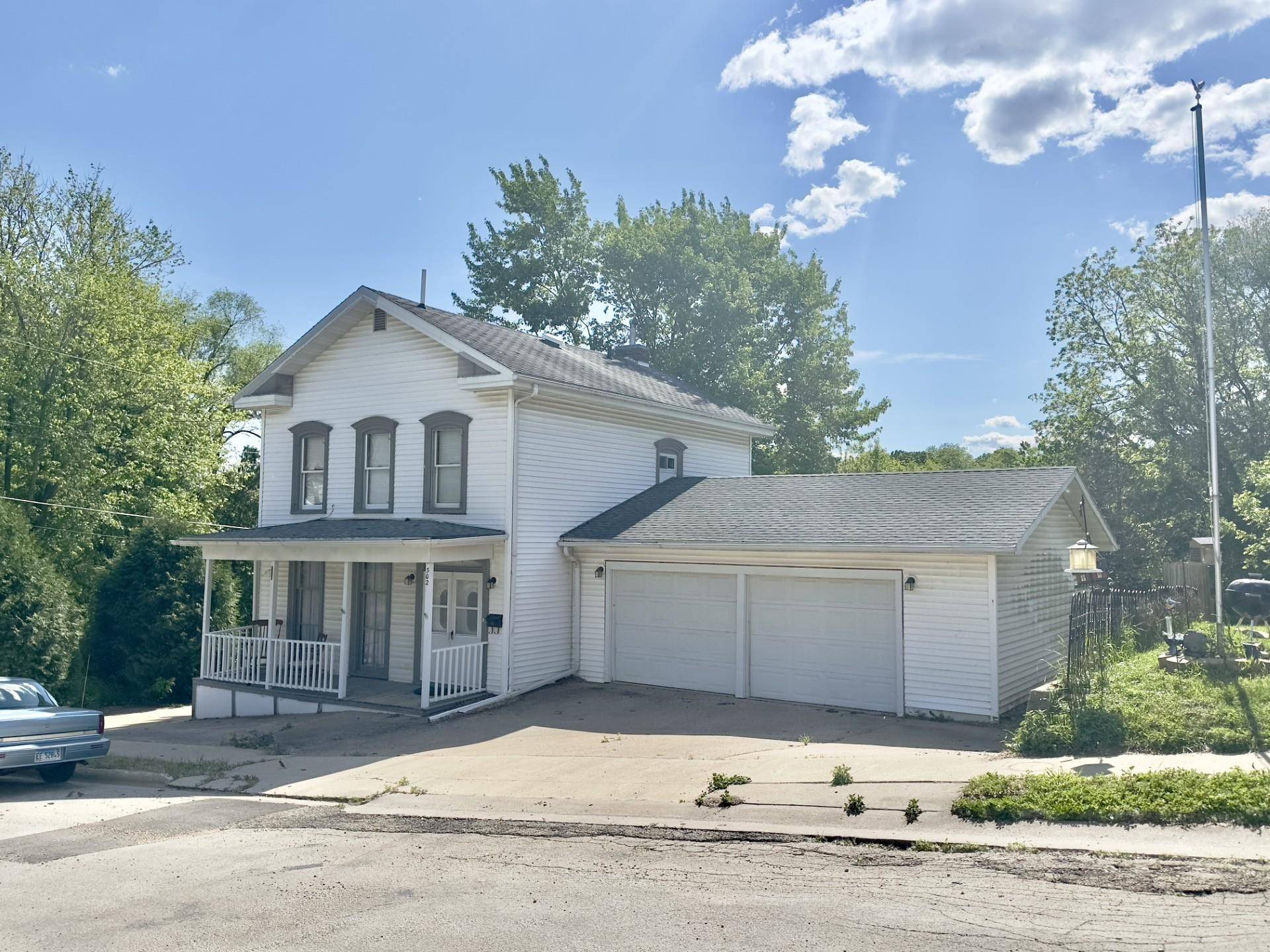 302 N Carroll Street, Mount Carroll, IL 61053