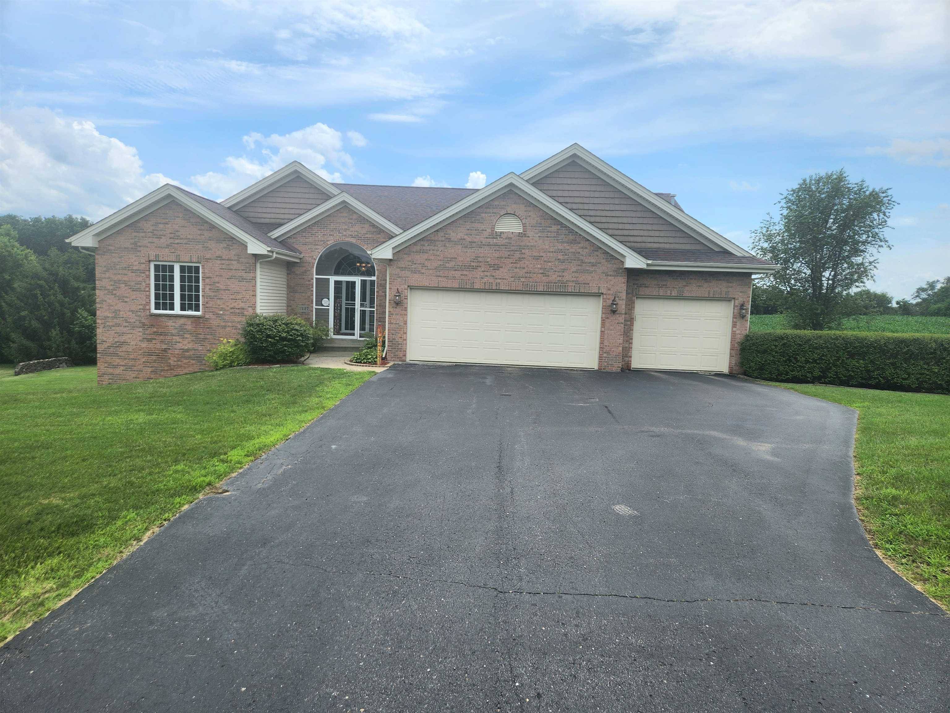 7227 Hawthorne Ridge, Roscoe, IL 61073