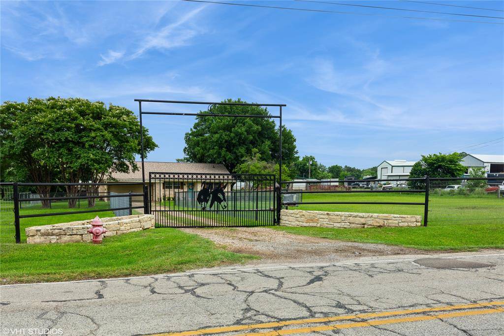 5920 Retta Mansfield Road, Burleson, TX 76028