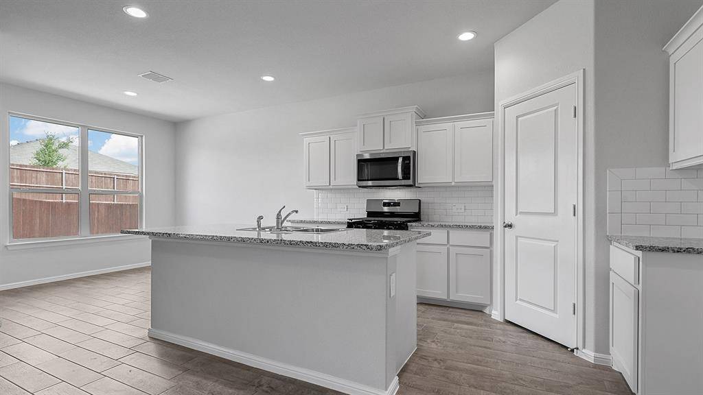 Granbury, TX 76049,321 GALLANT MAN Court