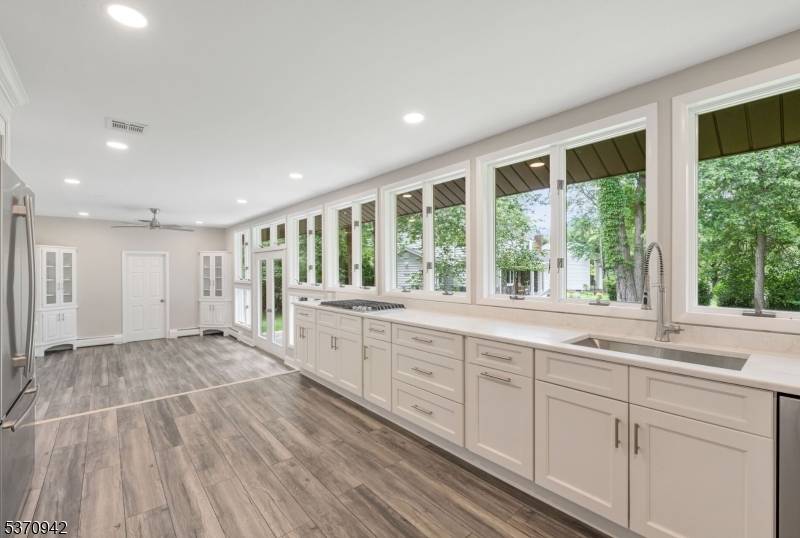 Wyckoff Twp., NJ 07481,39 Edgewood Ave