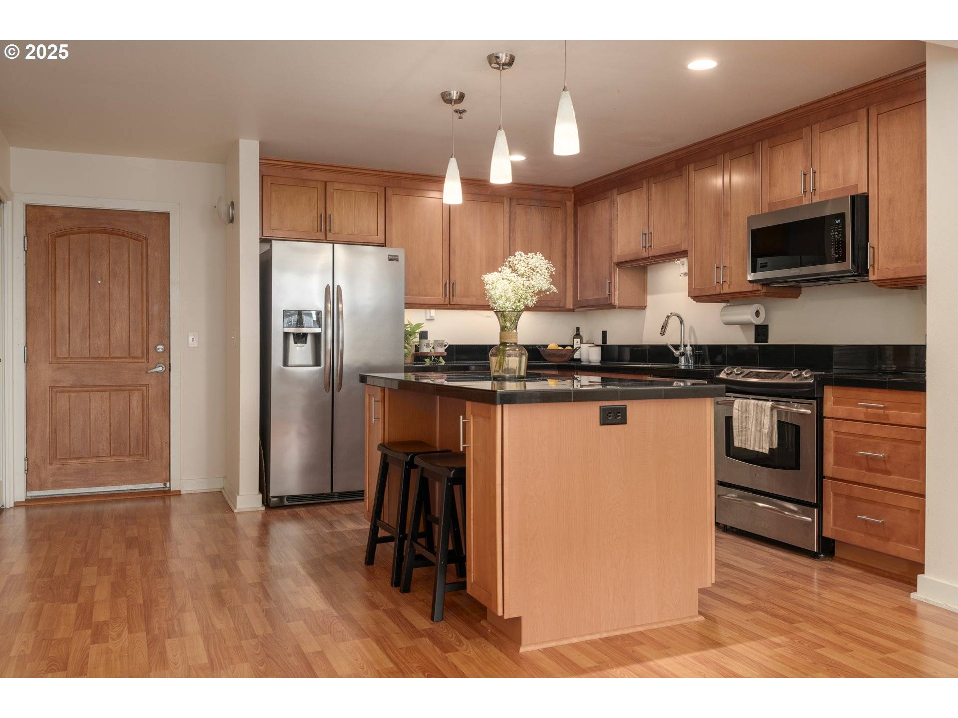 Astoria, OR 97103,3990 ABBEY LN #B401