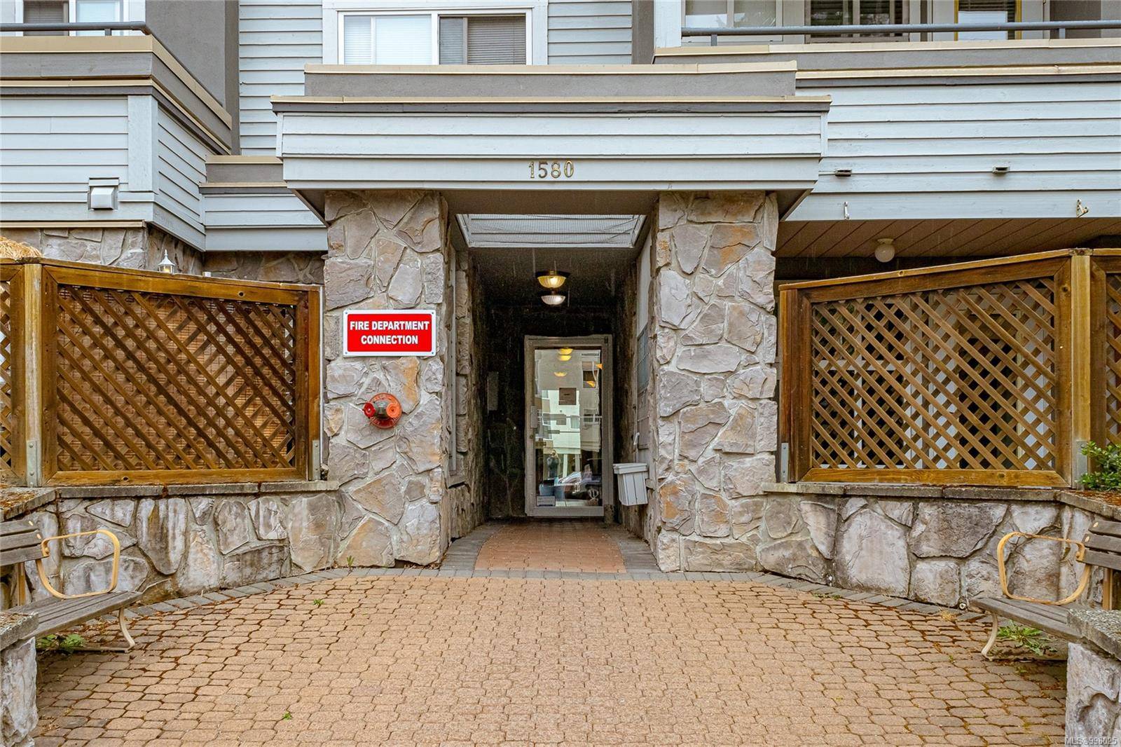 1580 Christmas Ave #404, Saanich, BC V8P 2X2