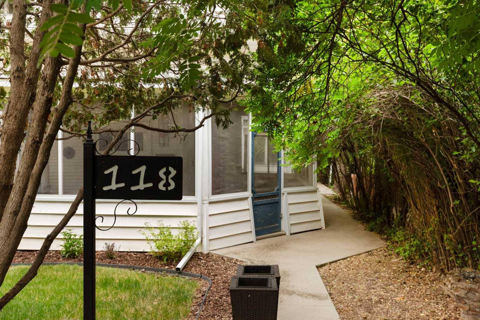 118 2 ST Southwest, Medicine Hat, AB T1A4A8
