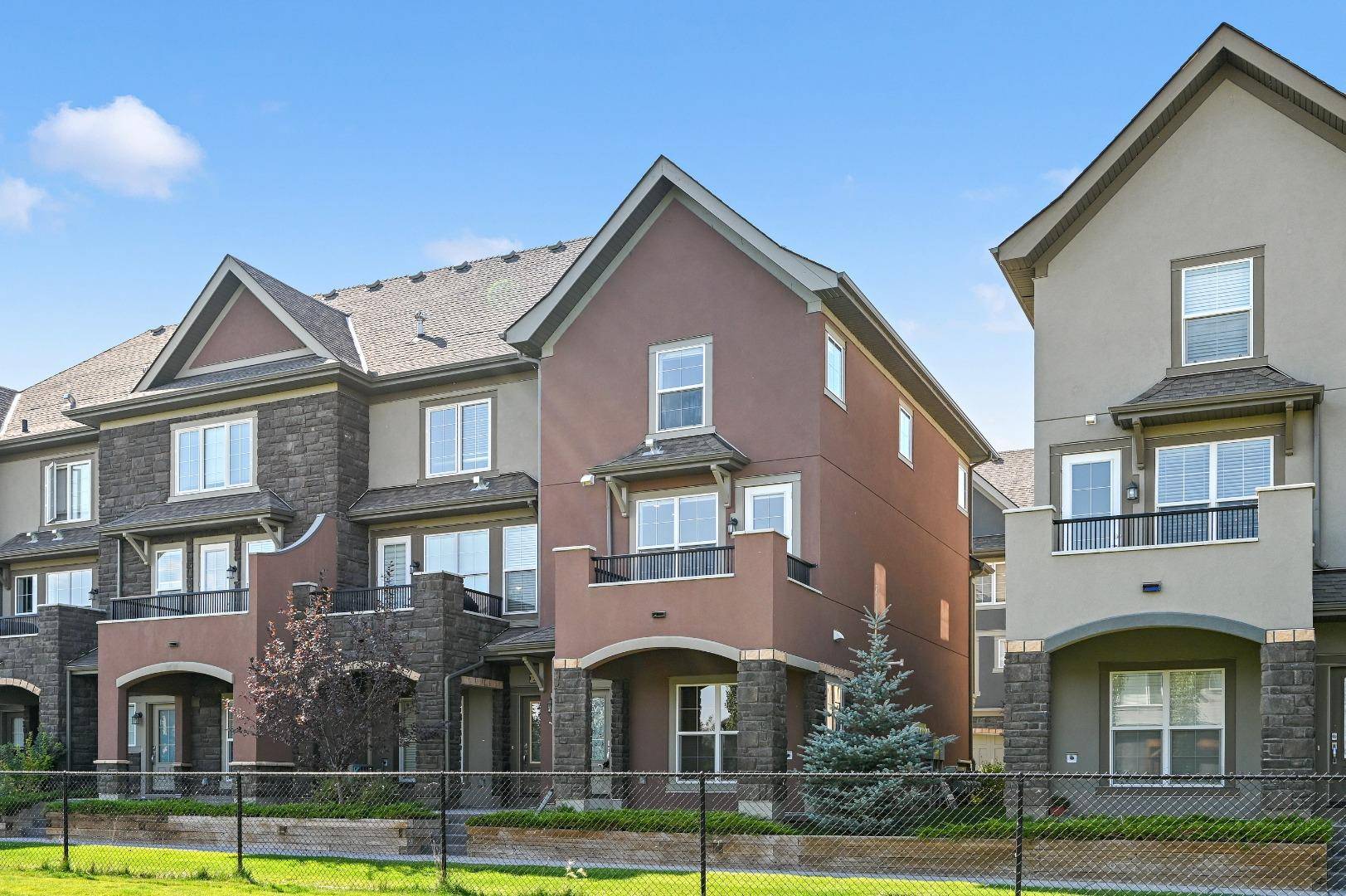 20 Quarry LN Southeast, Calgary, AB T2C 5N4