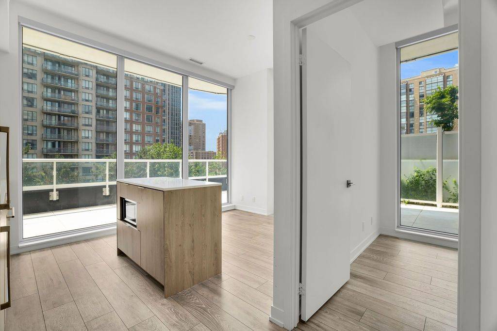 Toronto C14, ON M2N 0L4,15 Holmes AVE #402
