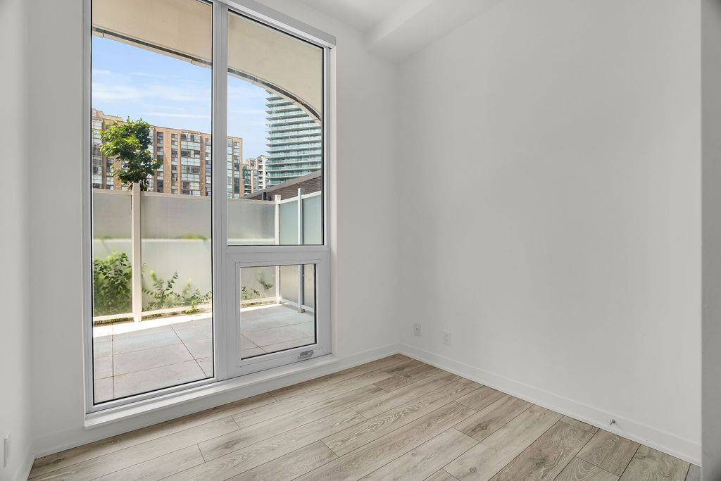 Toronto C14, ON M2N 0L4,15 Holmes AVE #402