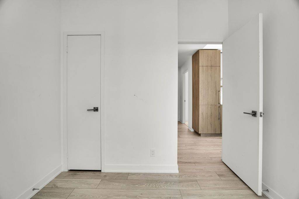 Toronto C14, ON M2N 0L4,15 Holmes AVE #402