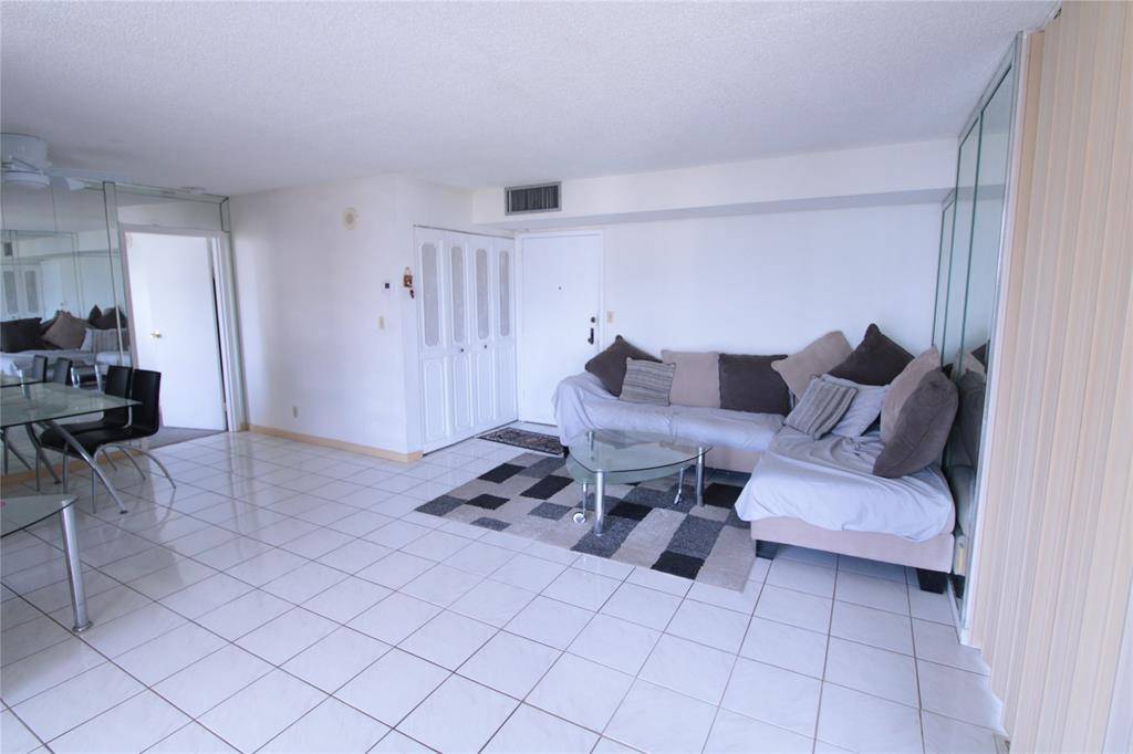Sunny Isles Beach, FL 33160,17021 N Bay Rd #609