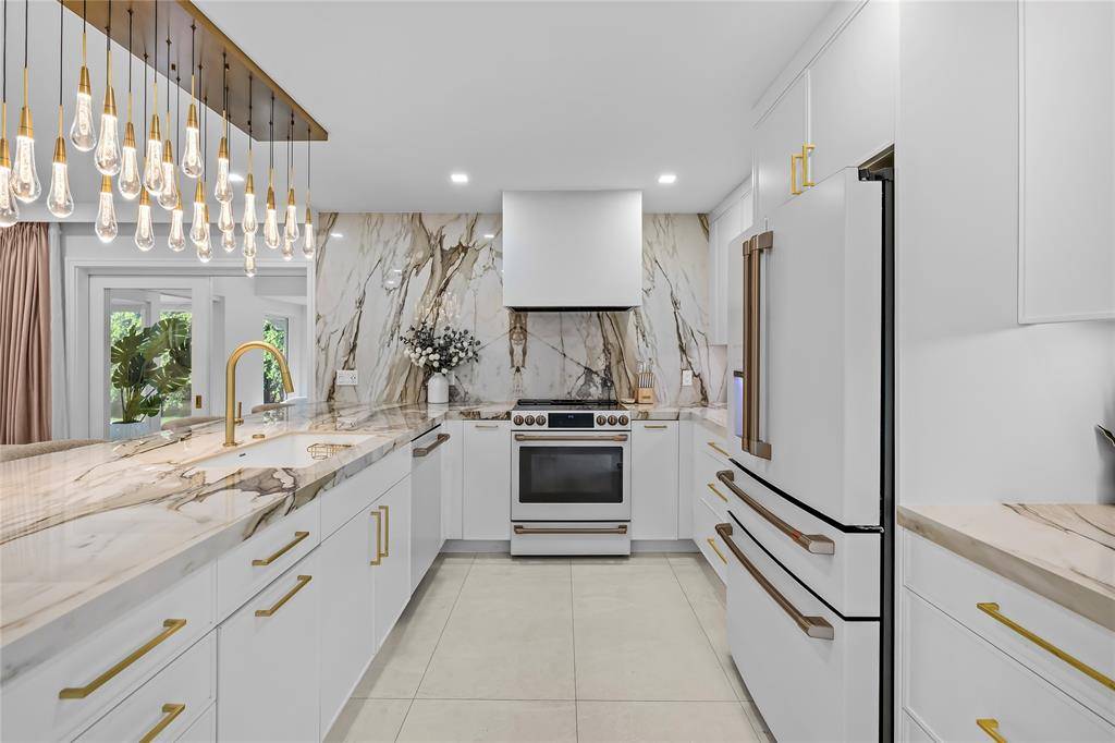 Boca Raton, FL 33433,22110 E Cameo Dr E