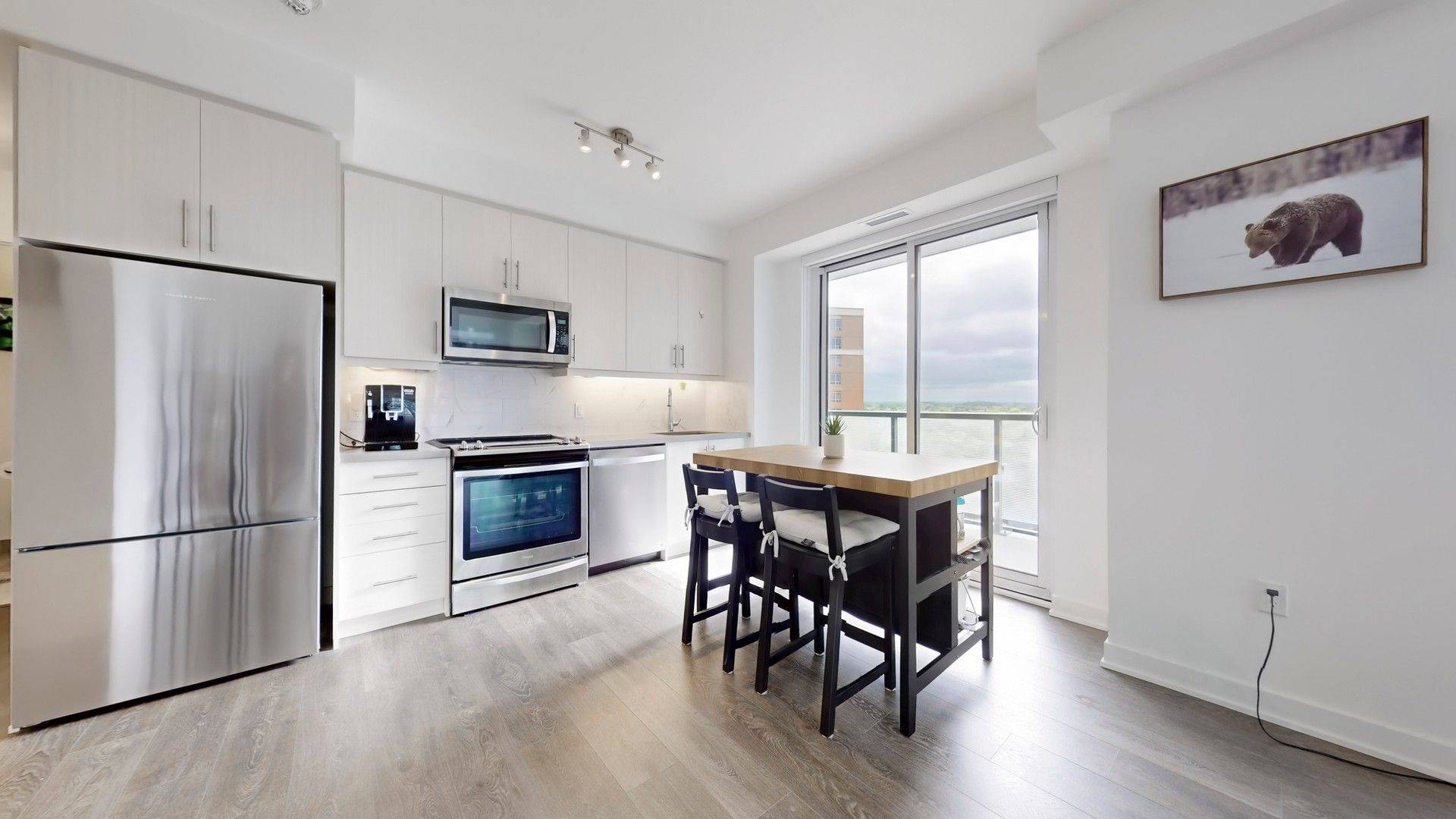 Richmond Hill, ON L4B 0H4,85 Oneida CRES #809