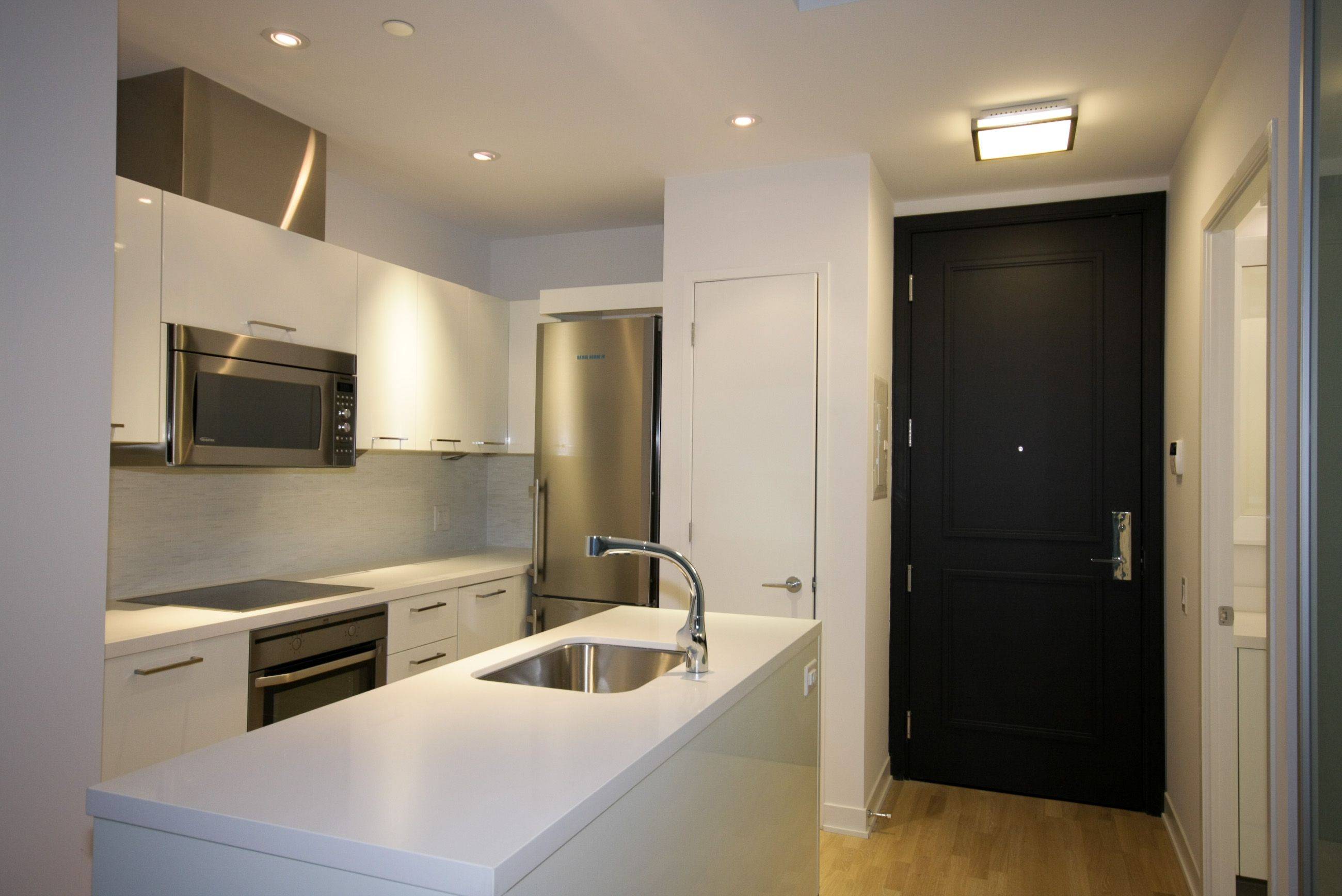 Toronto W06, ON M8Y 0B6,90 Park Lawn RD #702