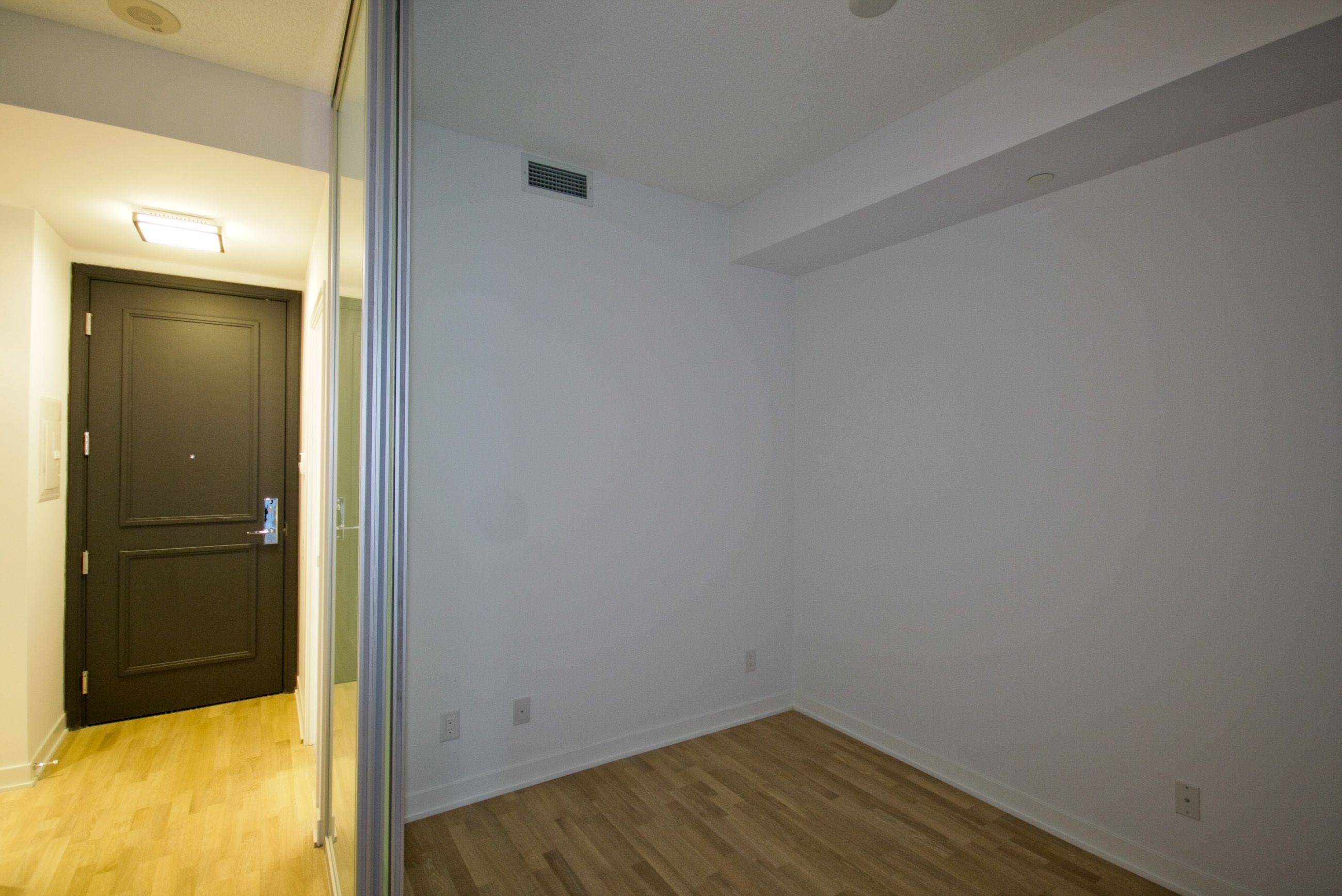 Toronto W06, ON M8Y 0B6,90 Park Lawn RD #702
