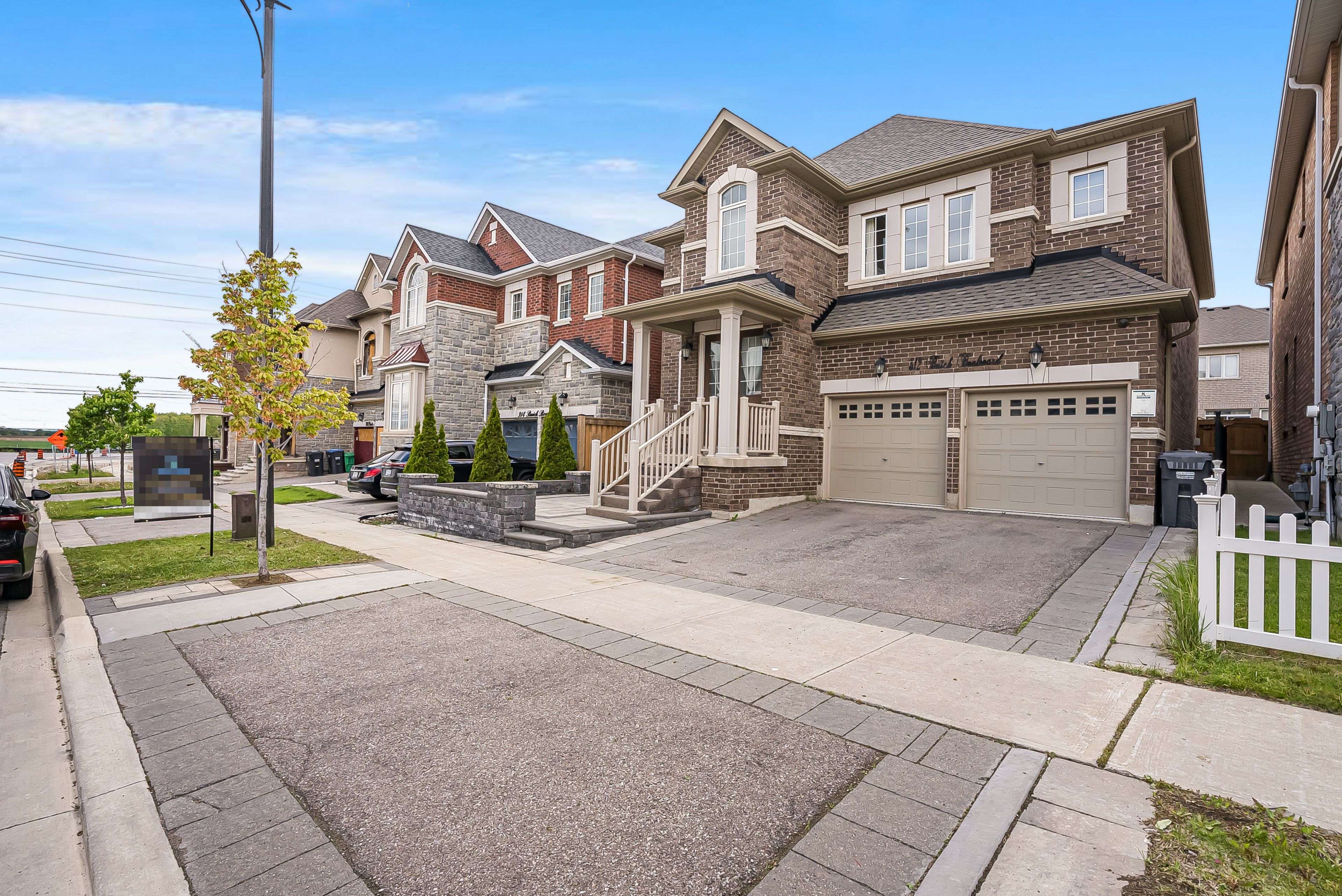 Brampton, ON L7A 4L8,312 Buick BLVD