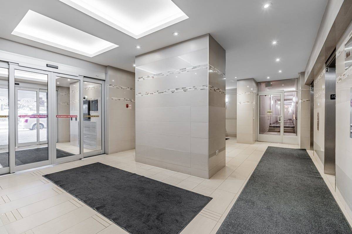 Toronto W03, ON M6N 4X4,240 Scarlett RD #403