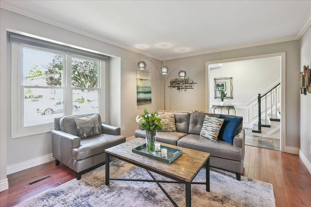 Burlington, ON L7P 4J3,2205 Previn CT