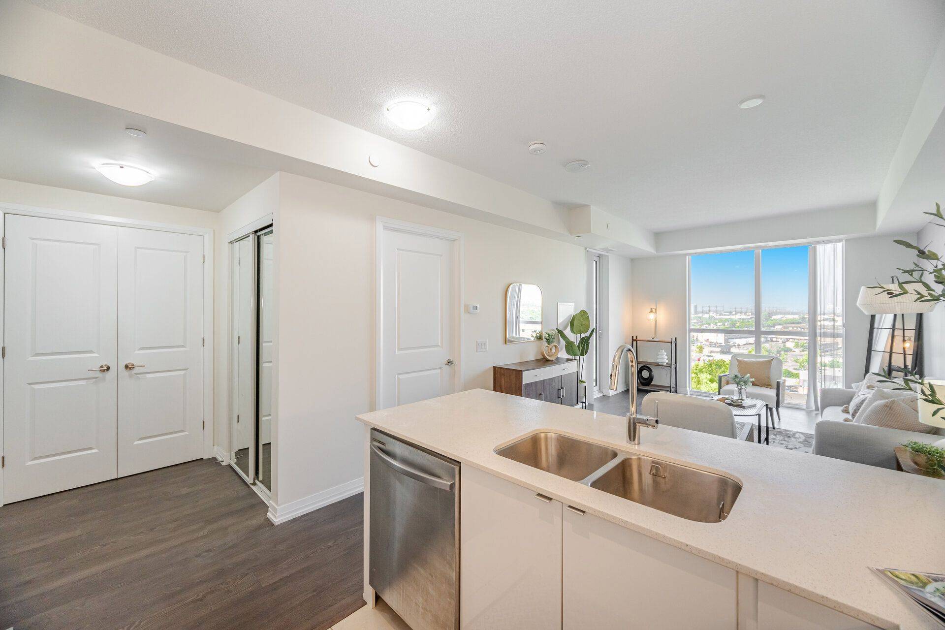 Toronto W08, ON M9B 0C5,50 Thomas Riley RD #706