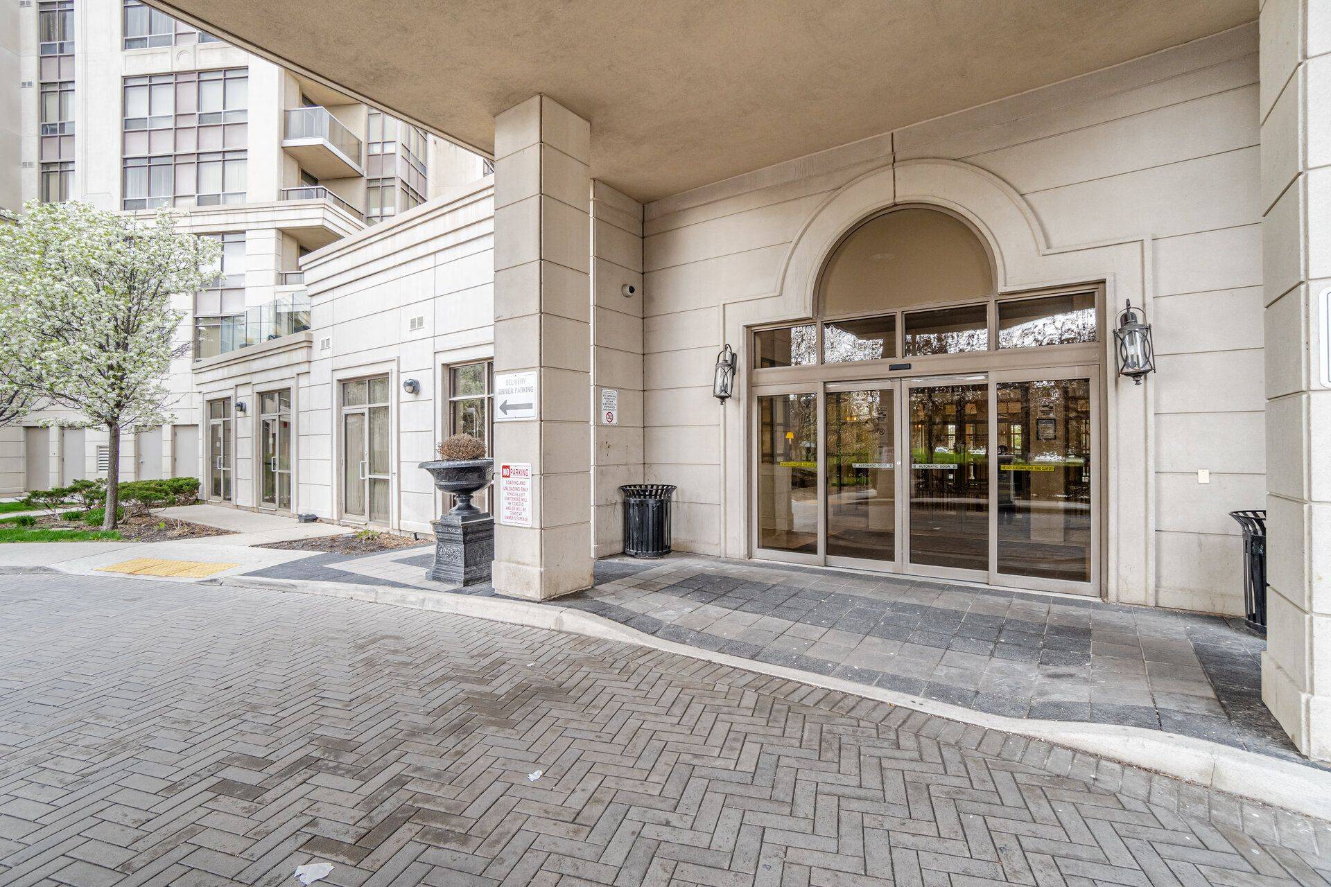 Toronto W10, ON M9W 7J4,700 Humberwood BLVD #1728