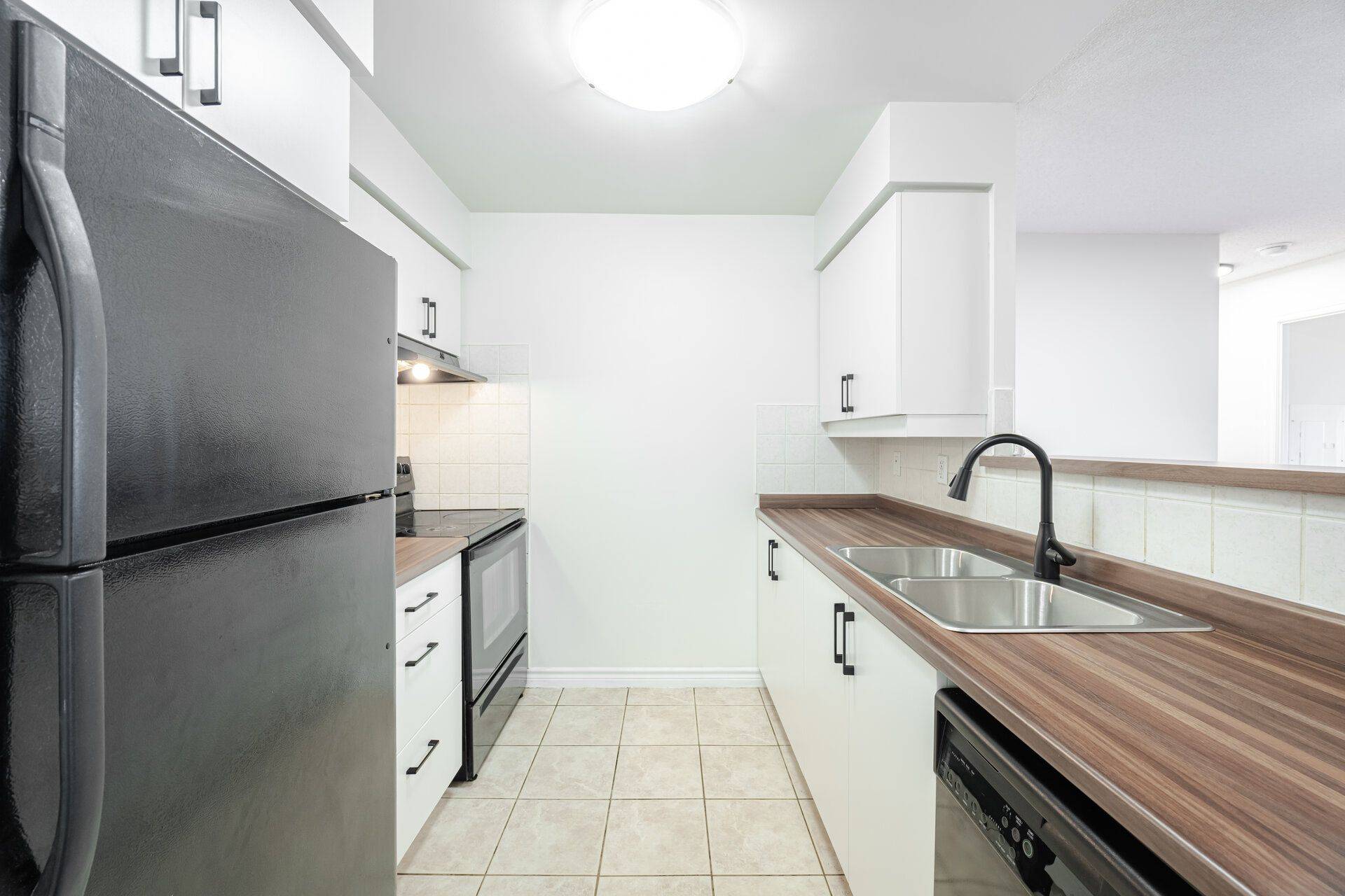 Toronto W10, ON M9W 7J4,700 Humberwood BLVD #1728