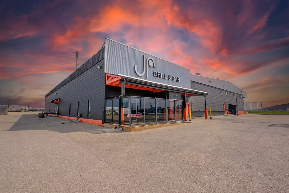 Grande Prairie, AB T8V 6B5,10904 92 AVE