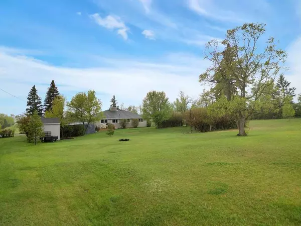 6010 50 AVE, Lacombe, AB T4L0H8