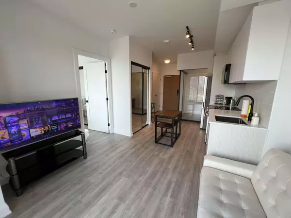 2369 Danforth AVE #711, Toronto E02, ON M4C 0B1
