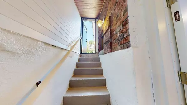 Toronto E02, ON M4L 3G5,74 Highcroft RD #Lower Front
