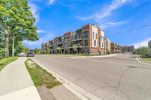 Richmond Hill, ON L4E 1J4,3 Bond CRES #10