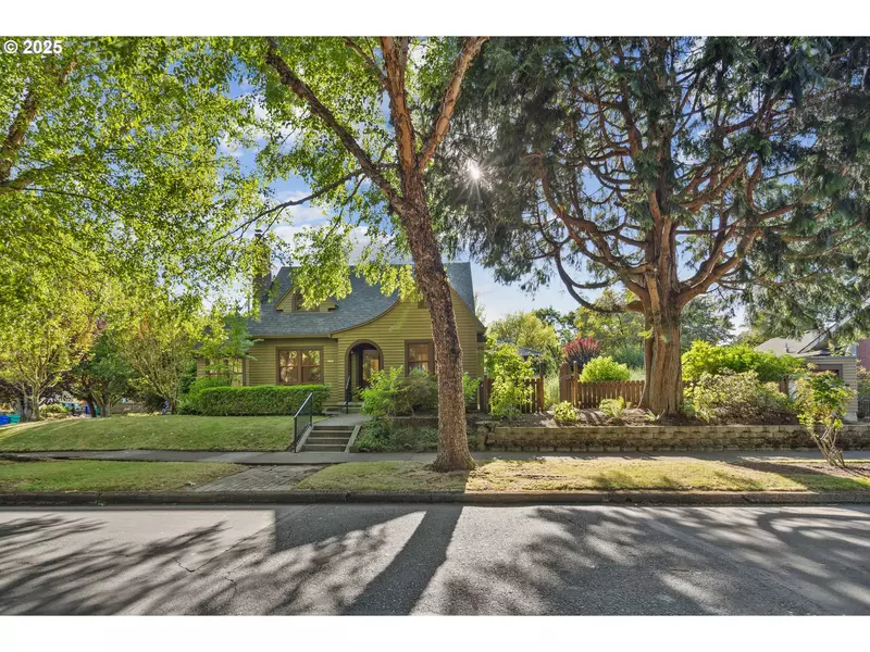 2711 NE 28TH AVE, Portland, OR 97212