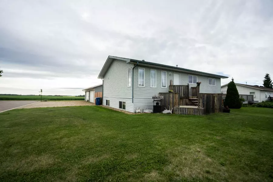 5214 45 ST, Grimshaw, AB T0H1W0