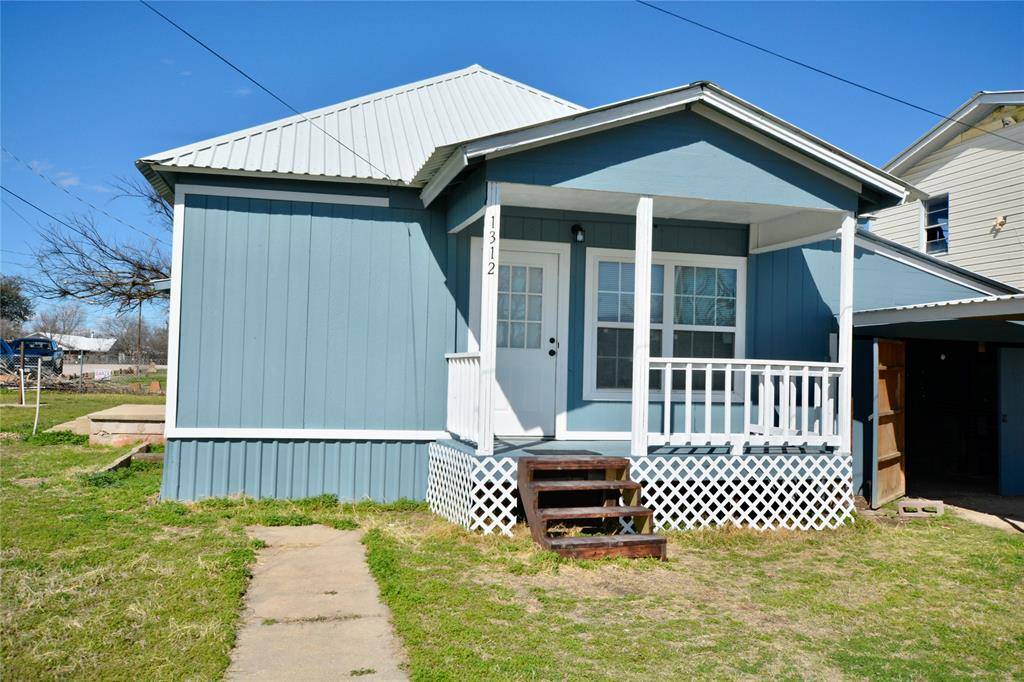 1312 7th,  Goldthwaite,  TX 76844