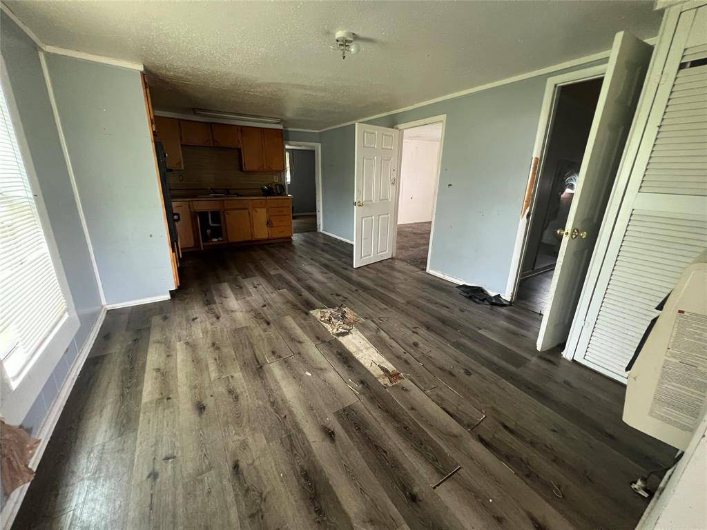 Terrell, TX 75160,503 E State Street